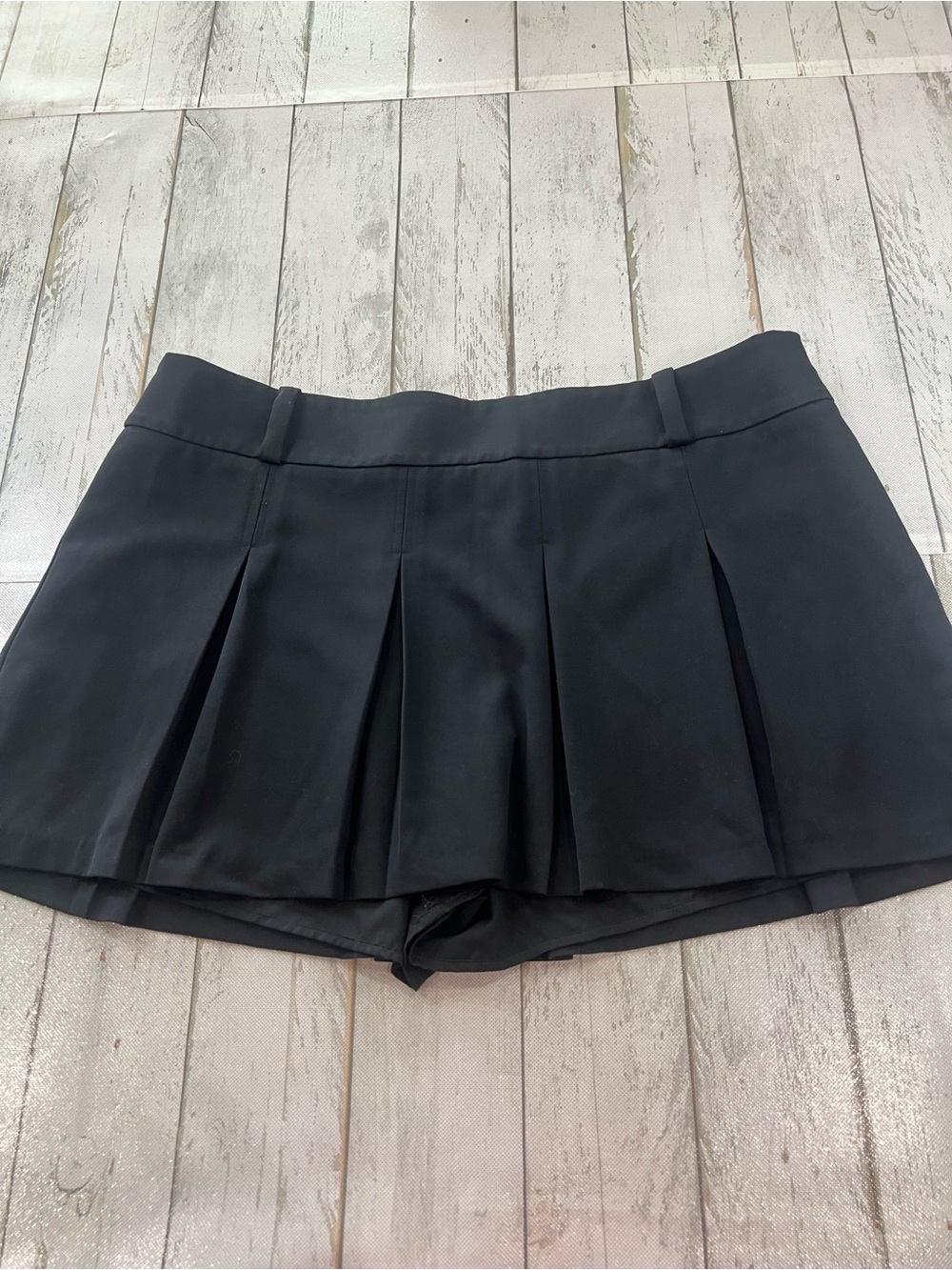 Abercrombie & Fitch Wide Pleated Mini Skort